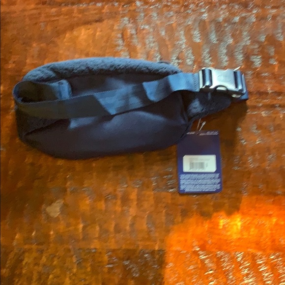 Champion Fanny Pack. BNWT - Picture 2 of 5